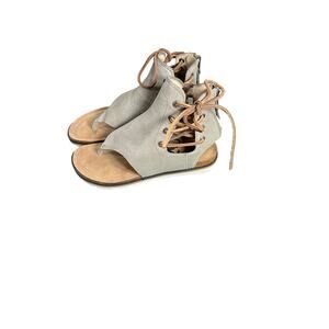 Women's OTBT Thong Sandal Leather  in Gray Silver  New 6.5